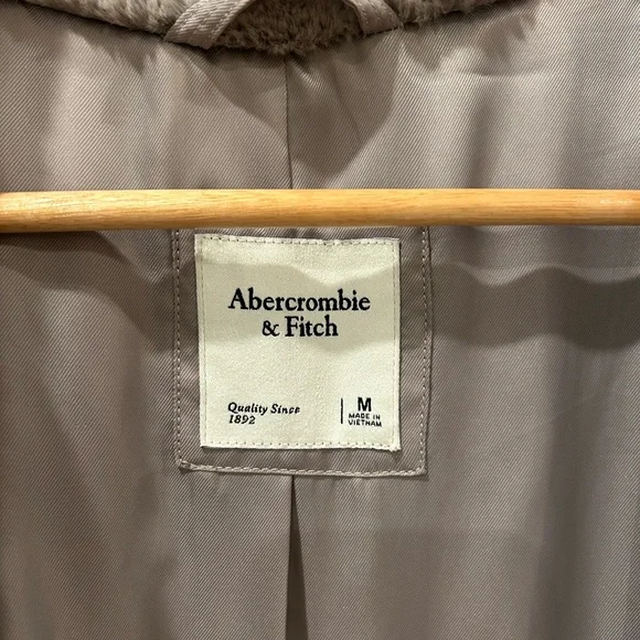 Abercrombie & Fitch Faux Fur Jacket - Picture 2 of 3